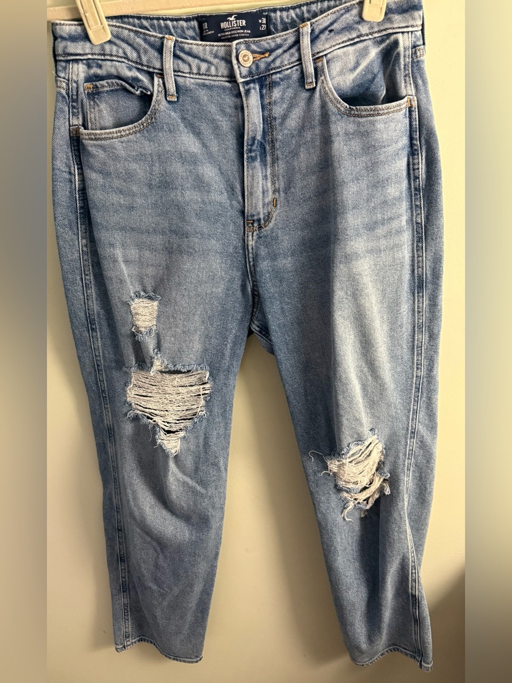 Hollister Ultra High Rise Mom Jean 11R